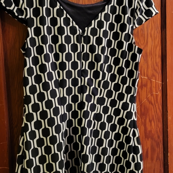 Dress - Picture 5 of 6